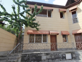 Առանձնատուն, Մեծ Կենտրոն