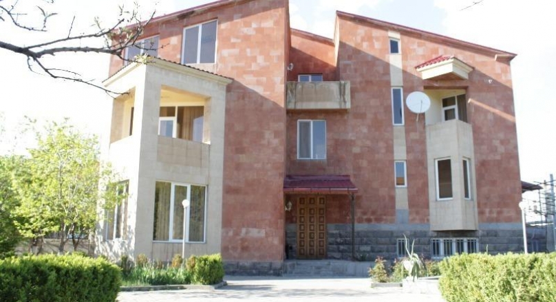Առանձնատուն, Էրեբունի